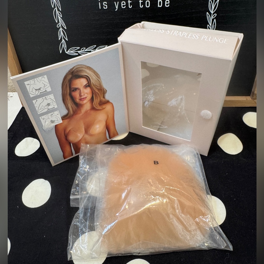 FASHION FORMS Lift It Up Backless Strapless Plunge
Reusable Adhesive Bra Size: B